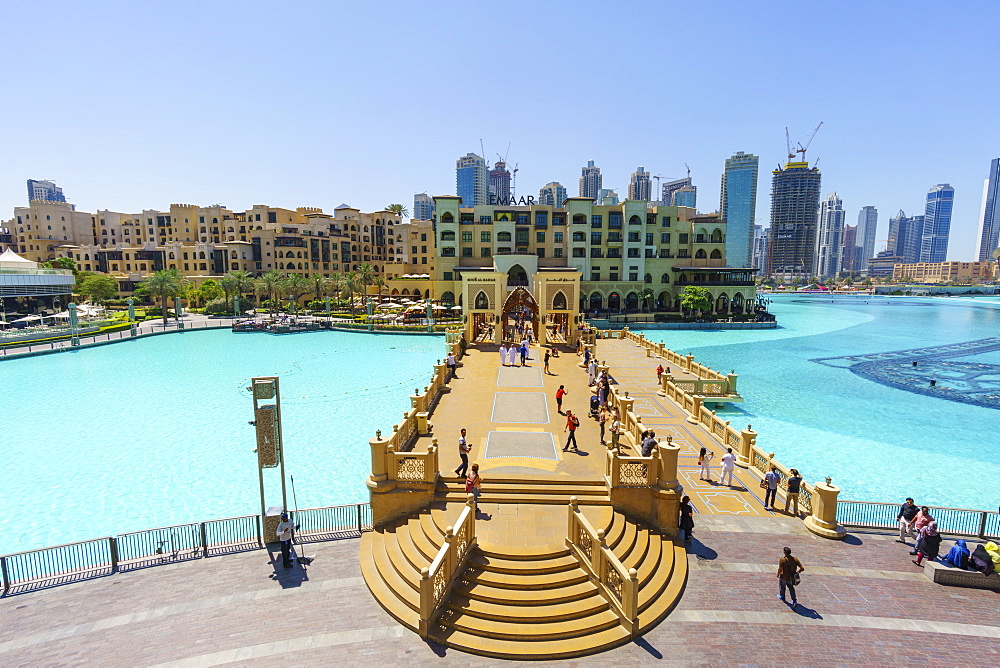 Souk Al Bahar Bridge and Burj Khalifa Lake, Dubai, United Arab Emirates, Middle East