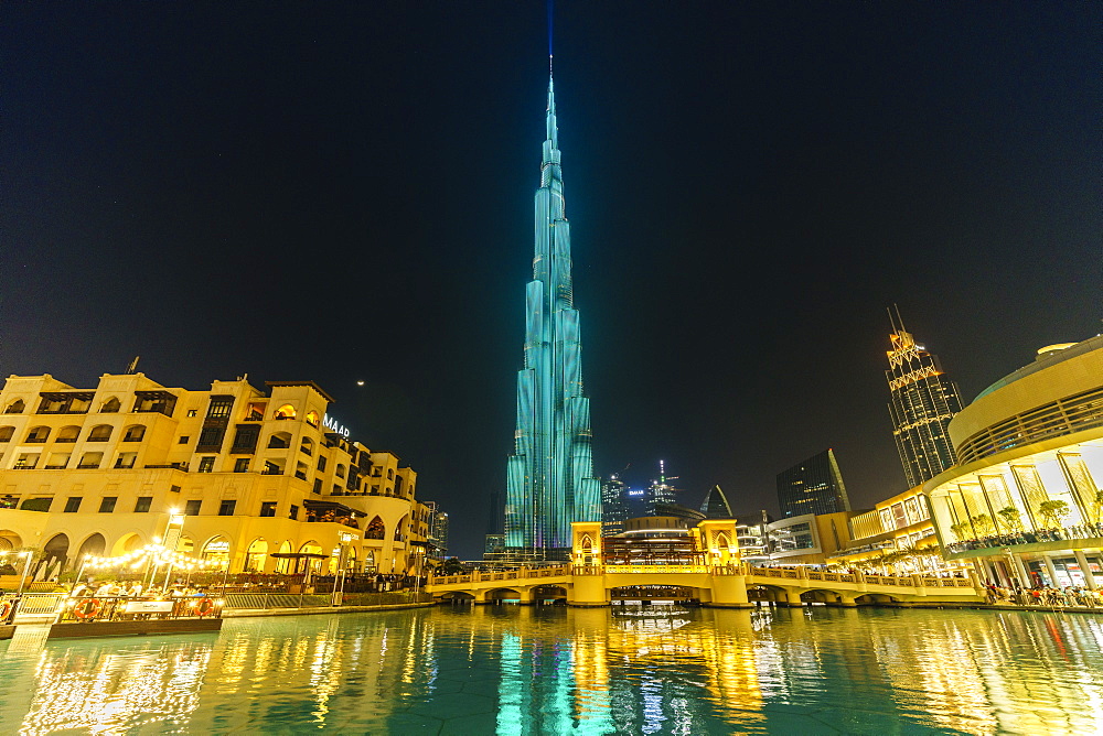 Burj Khalifa Light Show, Dubai Mall and Burj Khalifa Lake, Dubai, United Arab Emirates, Middle East