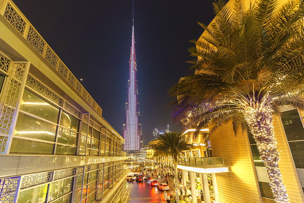 Burj Khalifa Light Show, Dubai Mall and Burj Khalifa Lake, Dubai, United Arab Emirates, Middle East