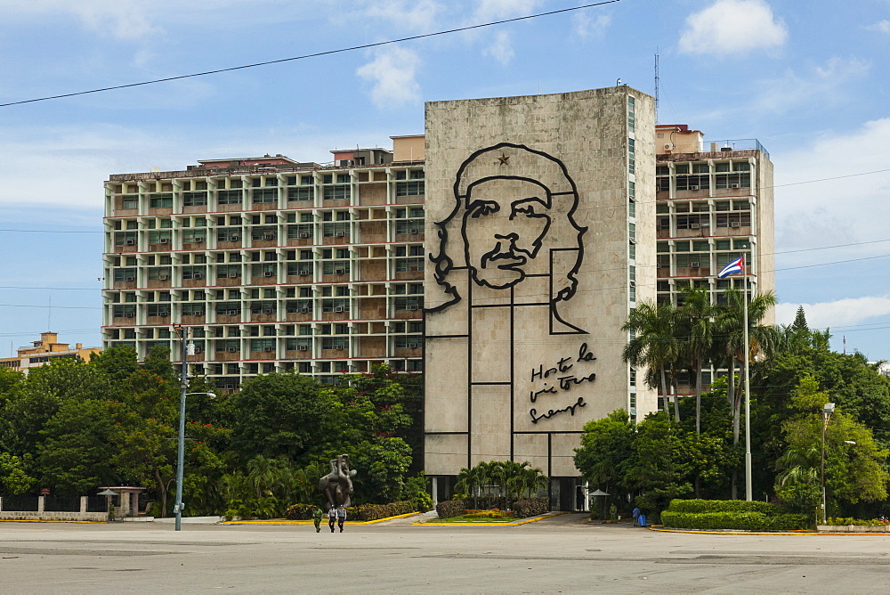 A metal mural of Che Guevara on the side of a government building, Plaza de la Revolucion (Revolution Square), Havana, Cuba, West Indies, Caribbean, Central America