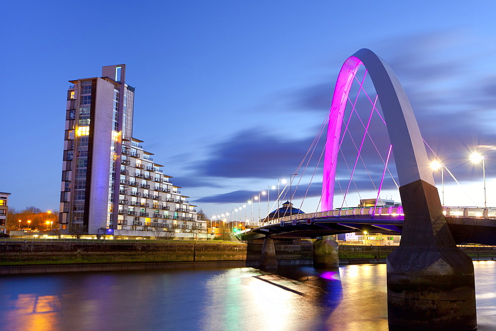 Clyde Arc (Squinty Bridge) and residential flats, River Clyde, Glasgow, Scotland, United Kingdom, Europe