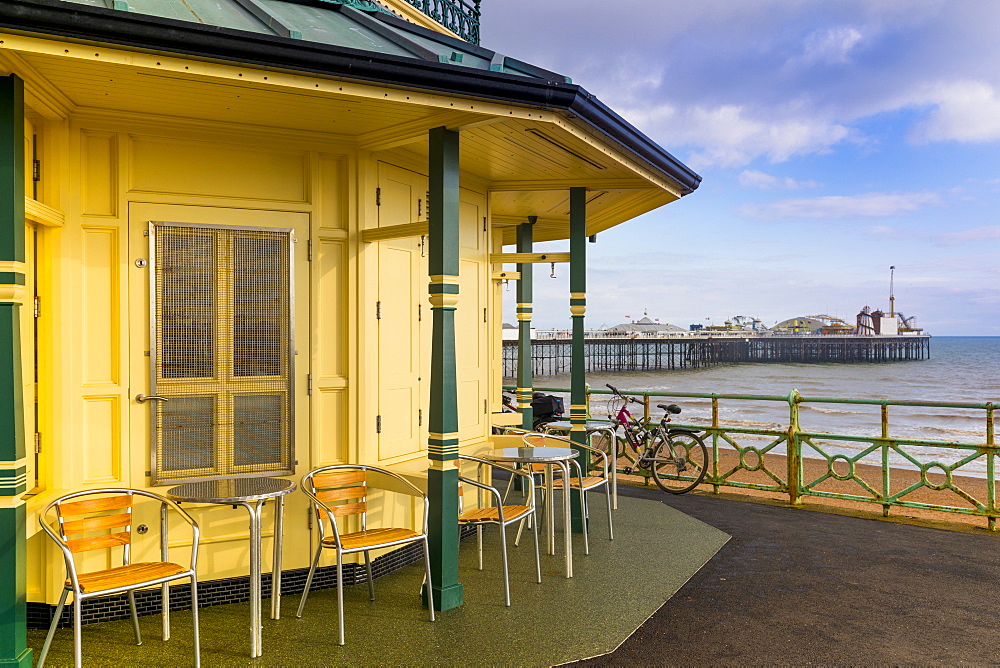 Kiosk and Brighton Palace Pier (Brighton Pier), Brighton, East Sussex, England, United Kingdom, Europe