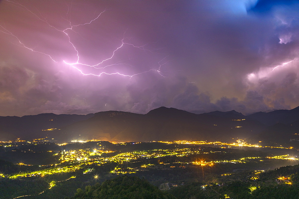 Lightning storm, Val di Serchio, Tuscany, Italy, Europe