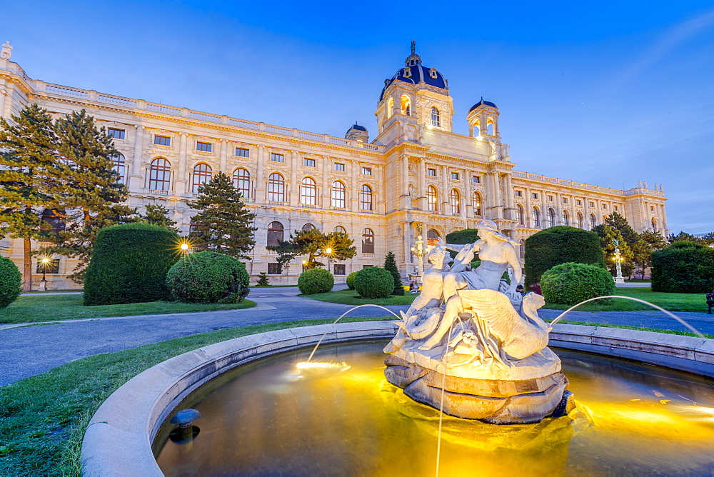 Kunsthistorisches Museum (Art History) and fountain at dusk, Vienna, Austria, Europe