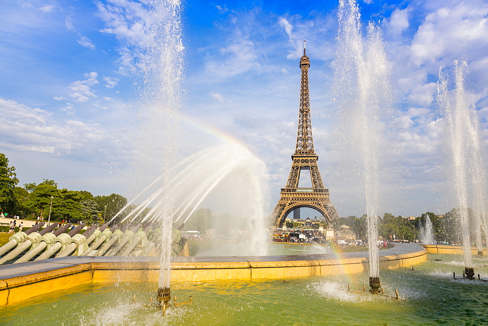 Eiffel Tower and Trocadero fountains and water canons, Paris, France, Europe