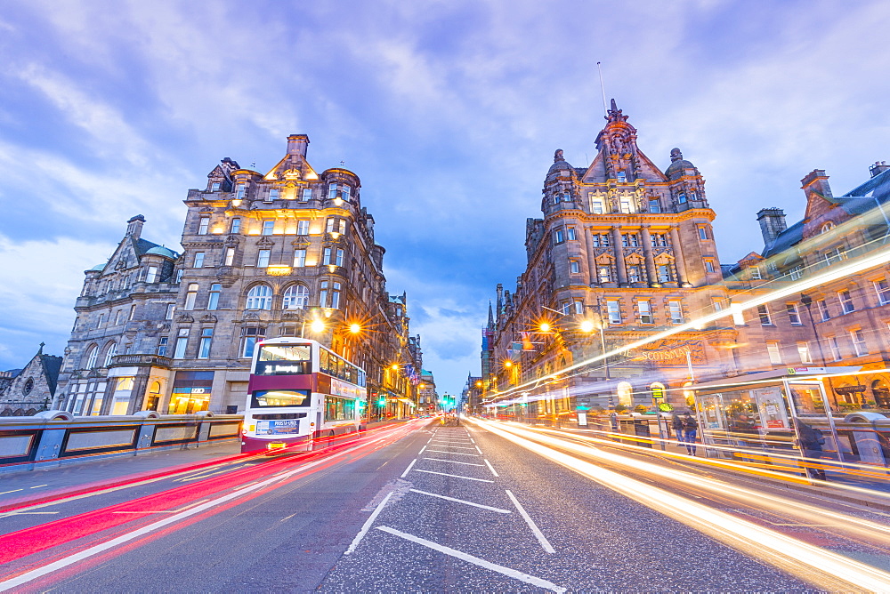 North Bridge at dusk, Edinburgh, Scotland, United Kingdom, Europe