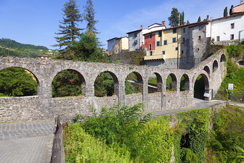 Roman Aqueduct, Barga, Tuscany, Italy, Europe