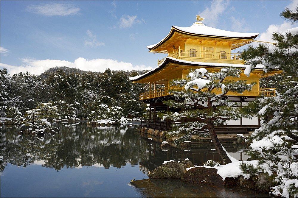 Snow-covered Kinkaku-ji (Temple of the Golden Pavilion) (Rokuon-ji), UNESCO World Heritage Site, Kyoto, Japan, Asia