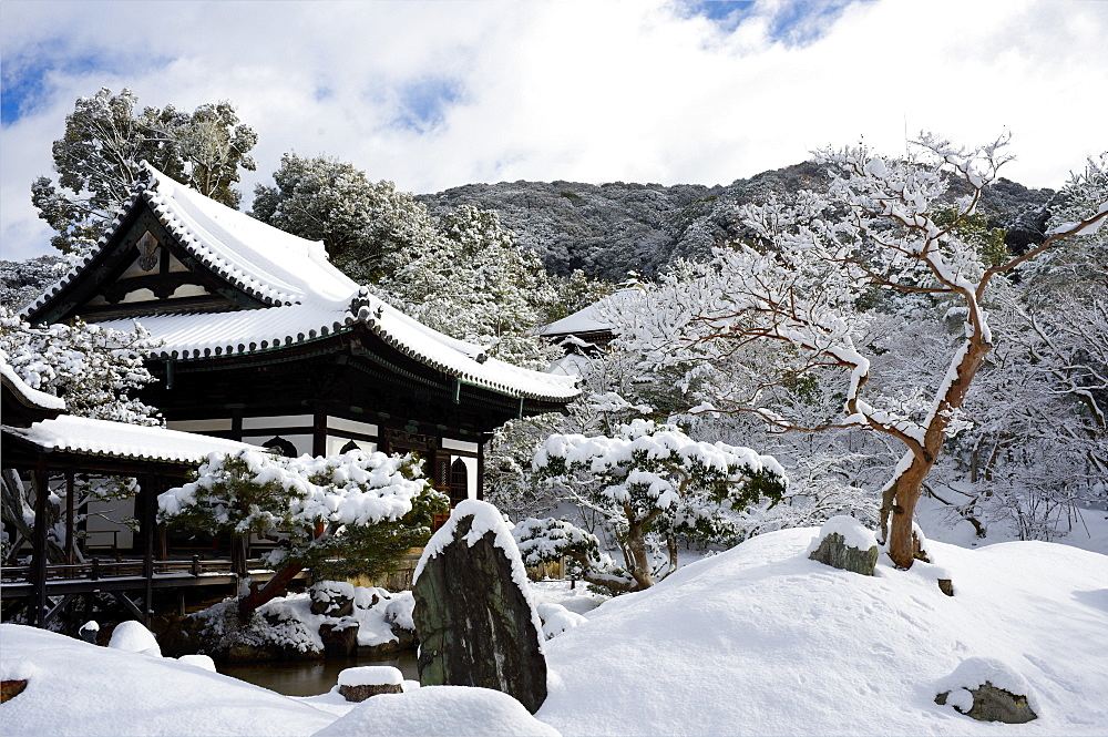 Snow-covered Zen garden in Kodai-ji Temple, Kyoto, Japan, Asia