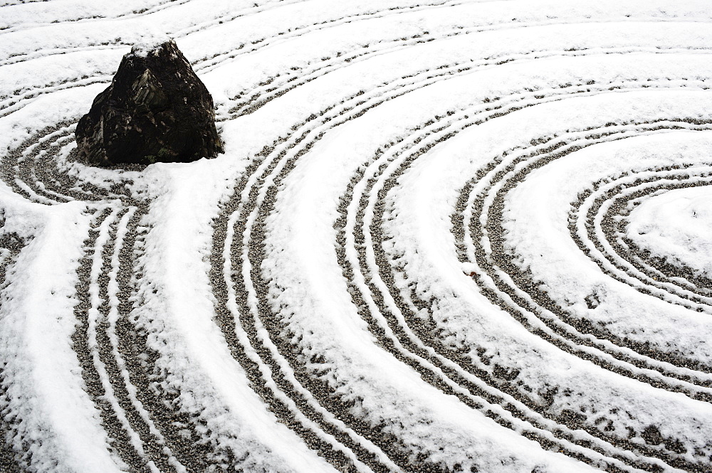 Snow-covered rock garden in Zuiho-in temple, Kyoto, Japan, Asia