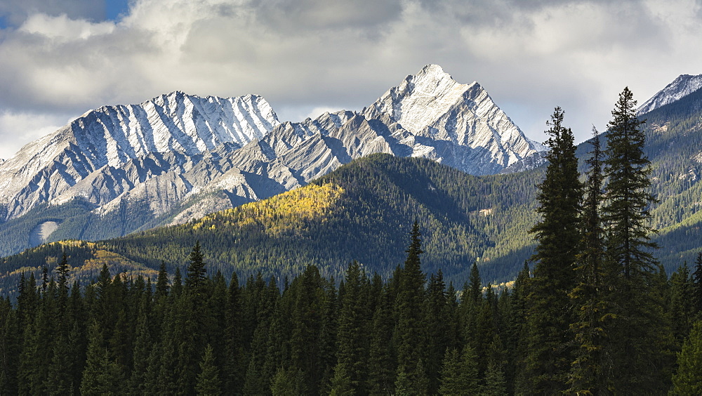 Selkirk Mountain Range in autumn, Kootenay National Park, UNESCO World Heritage Site, British Columbia, The Rockies, Canada, North America