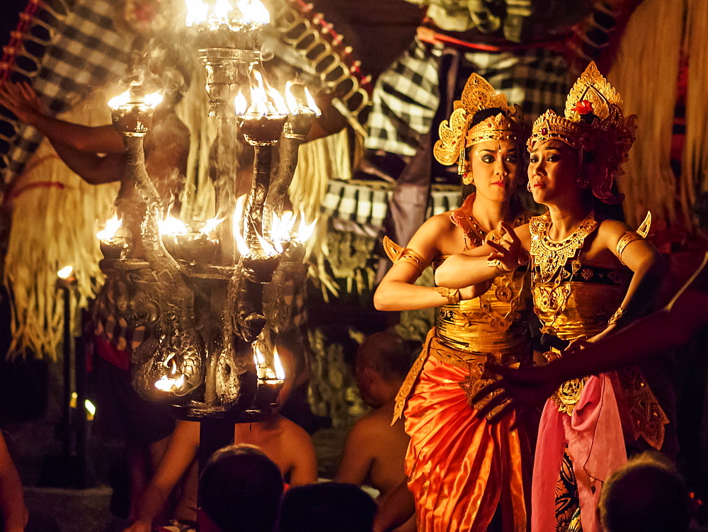 Dancers in Ubud, Bali, Indonesia, Southeast Asia, Asia