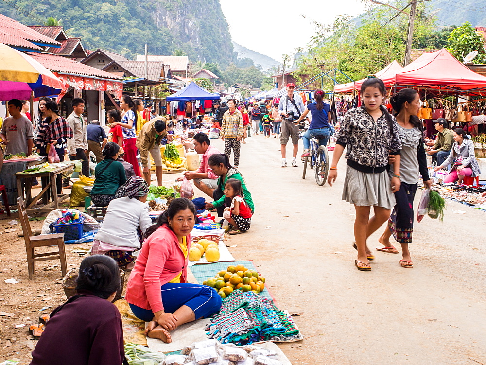 Outdoor market, Nong Khiaw, Laos, Indochina, Southeast Asia, Asia