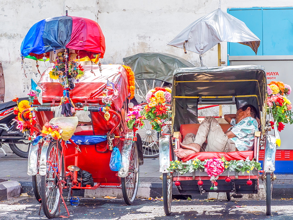 Resting rickshaw driver, Georgetown, Penang, Malaysia, Southeast Asia, Asia