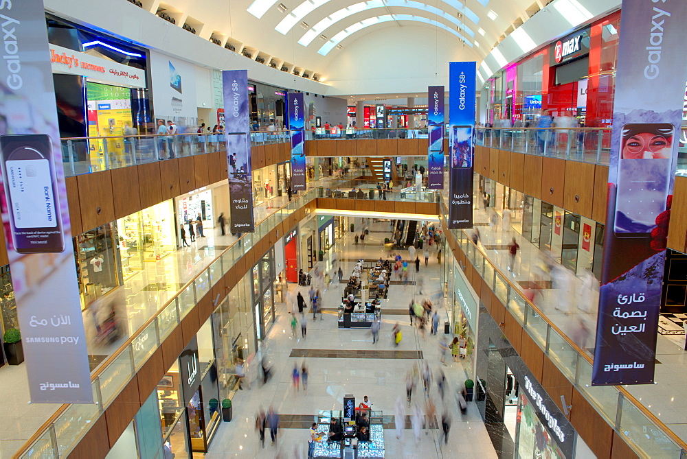 Dubai Mall, the largest shopping mall in the world with 1200 shops, part of the Burj Khalifa complex, Dubai, United Arab Emirates, Middle East