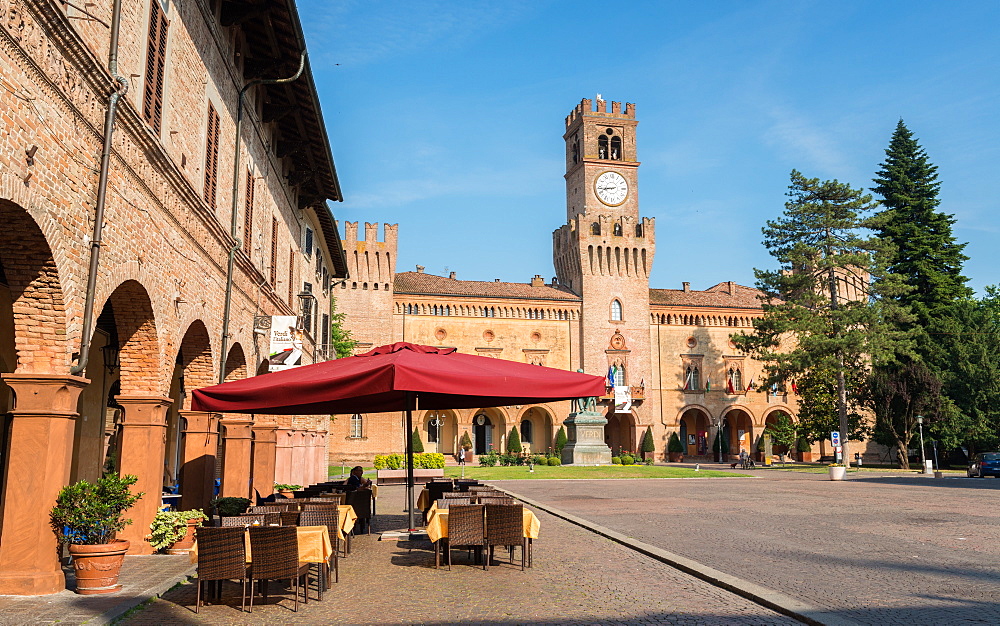 A cafe in Busseto, overlooking the Rocca Pallavicino, Busseto, Emilia-Romagna, Italy, Europe