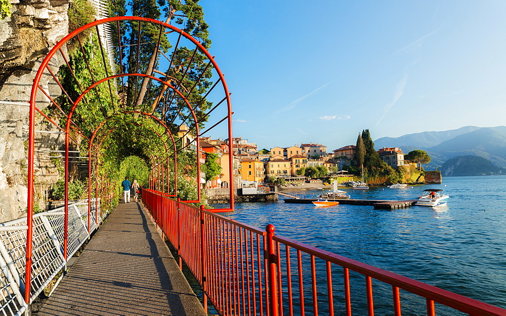 Walk of Love in Varenna, overlooking beautiful Lake Como, Varenna, Lombardy, Italian Lakes, Italy, Europe