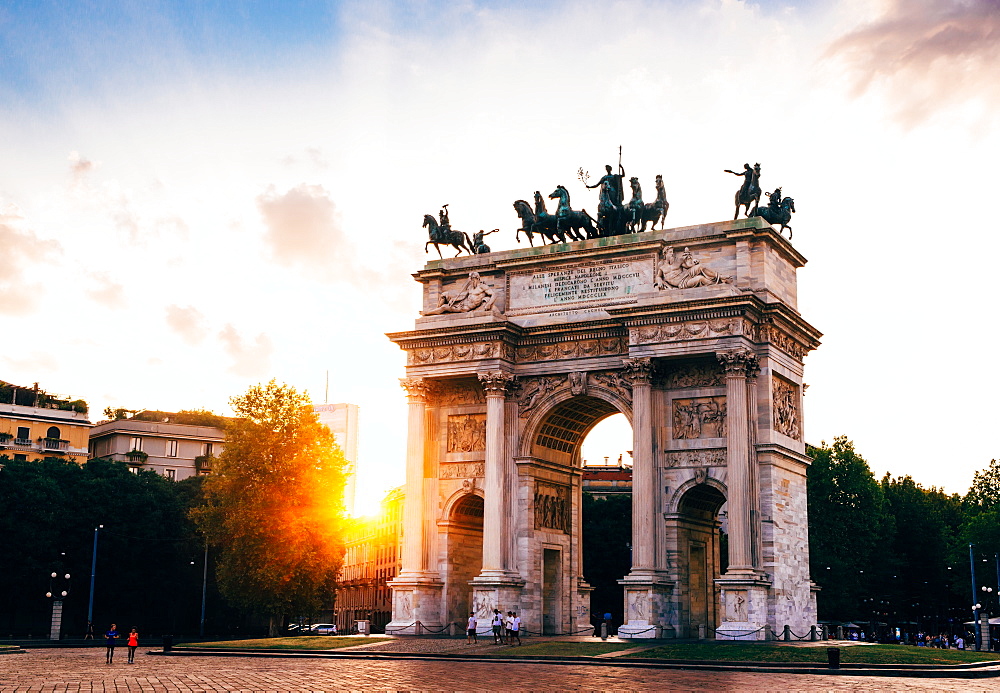 Arco Della Pace (Peace Arch) at sunset, in Milan, Lombardy, Italy, Europe