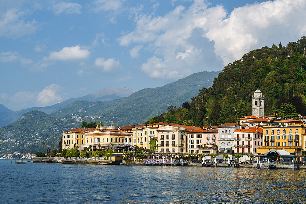 Bellagio waterfront with traditional buildings and terraces, Bellagio, Lake Como, Lombardy, Italian Lakes, Italy, Europe