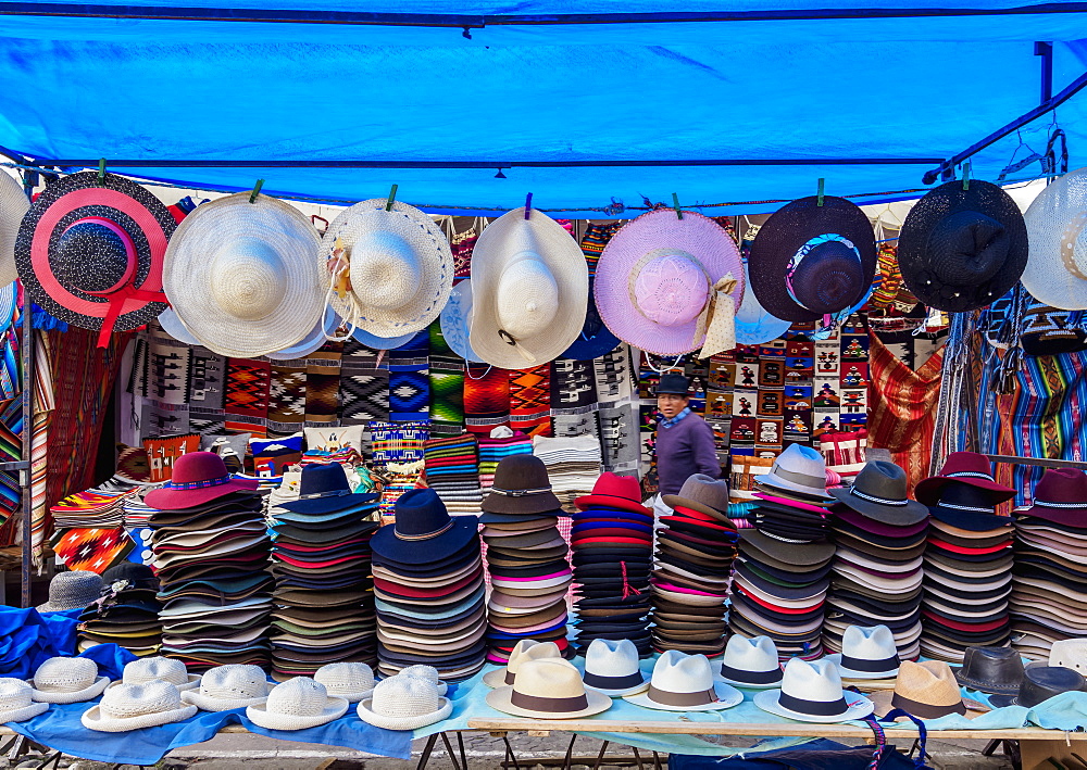 Saturday Handicraft Market, Plaza de los Ponchos, Otavalo, Imbabura Province, Ecuador, South America