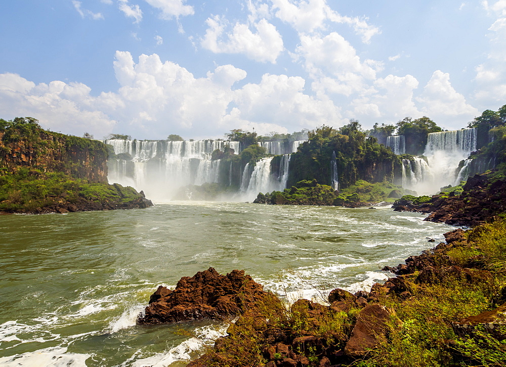 View of the Iguazu Falls, UNESCO World Heritage Site, Puerto Iguazu, Misiones, Argentina, South America