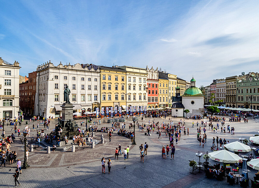 Old Town Market Square, elevated view, Cracow (Krakow), UNESCO World Heritage Site, Lesser Poland Voivodeship, Poland, Europe