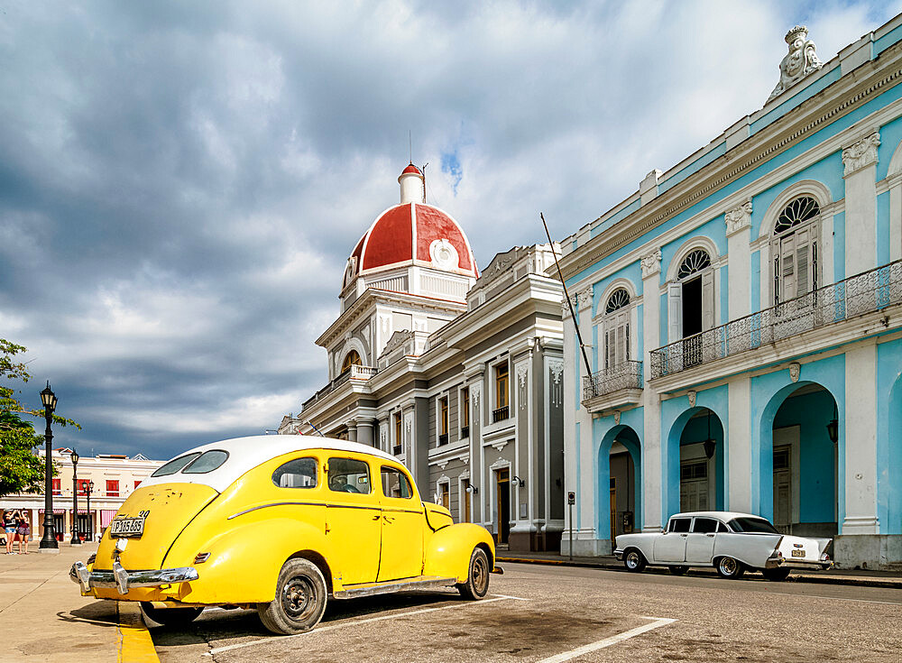 Vintage car at the Main Square and Palacio de Gobierno, Cienfuegos, UNESCO World Heritage Site, Cienfuegos Province, Cuba, West Indies, Caribbean, Central America