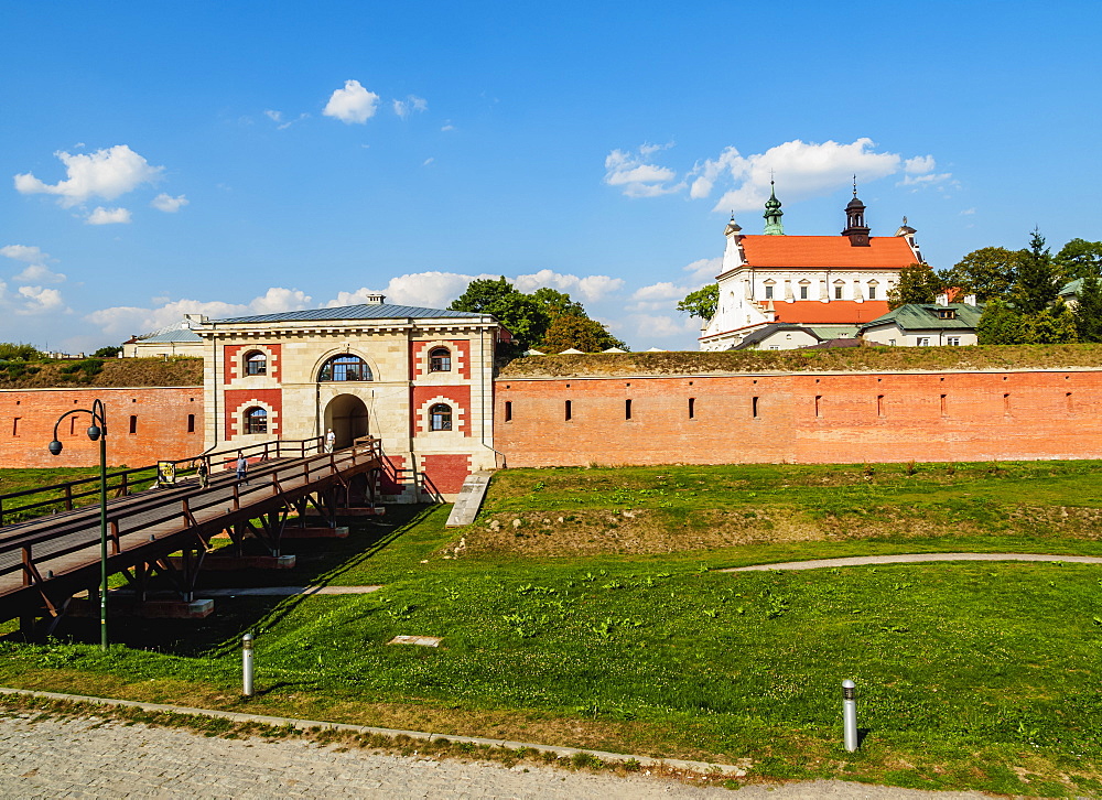 Szczebrzeszyn Gate and Cathedral, Old Town, UNESCO World Heritage Site, Zamosc, Lublin Voivodeship, Poland, Europe