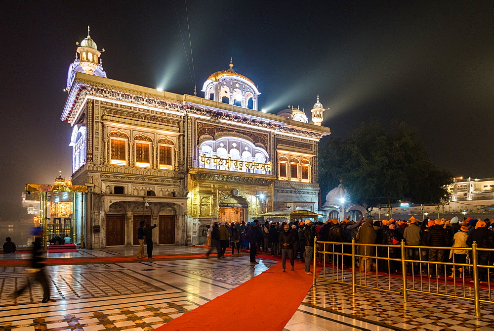 The Golden Temple at  night, Amritsar, Punjab, India, Asia