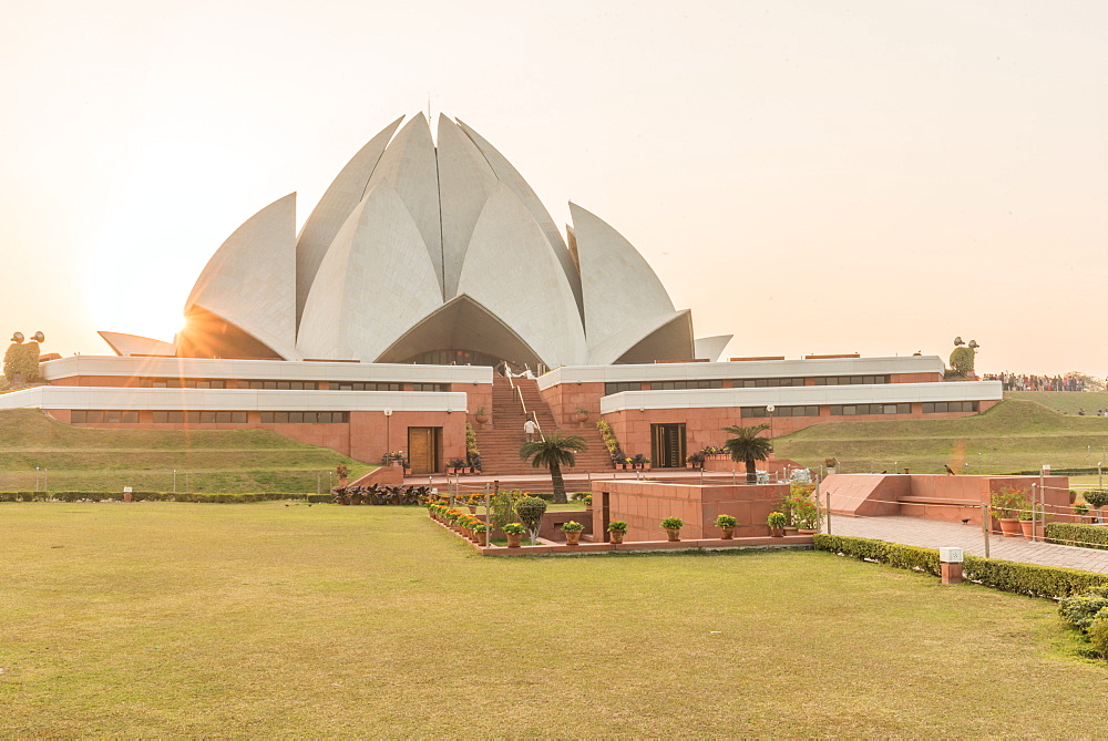 Sunset at the Lotus Temple, New Delhi, India, Asia