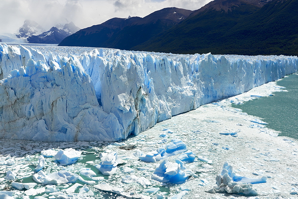 Detail of Perito Moreno Glacier in the Parque Nacional de los Glaciares (Los Glaciares National Park), UNESCO World Heritage Site, Patagonia, Argentina, South America