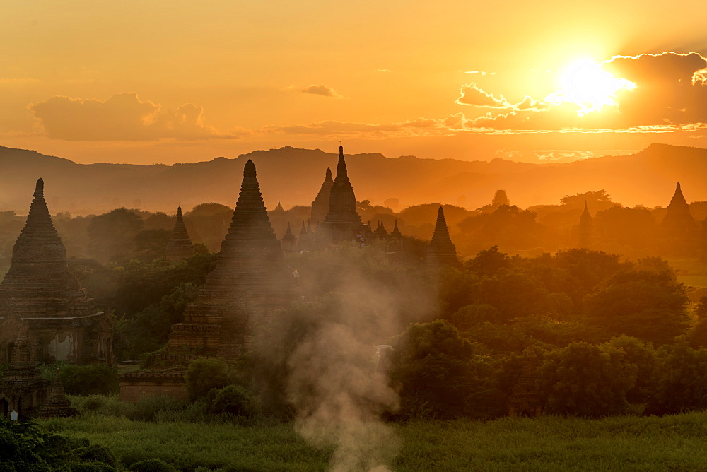 Sunset in Bagan (Pagan), Myanmar (Burma), Asia