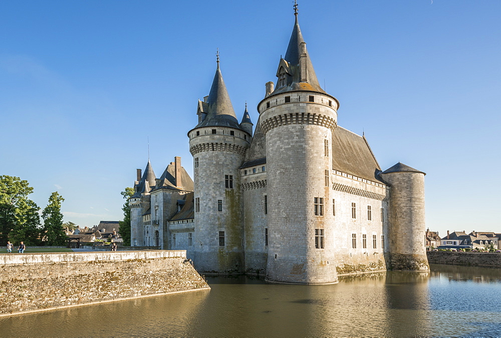 Castle and its moat, Sully-sur-Loire, UNESCO World Heritage Site, Loiret, Centre, France, Europe