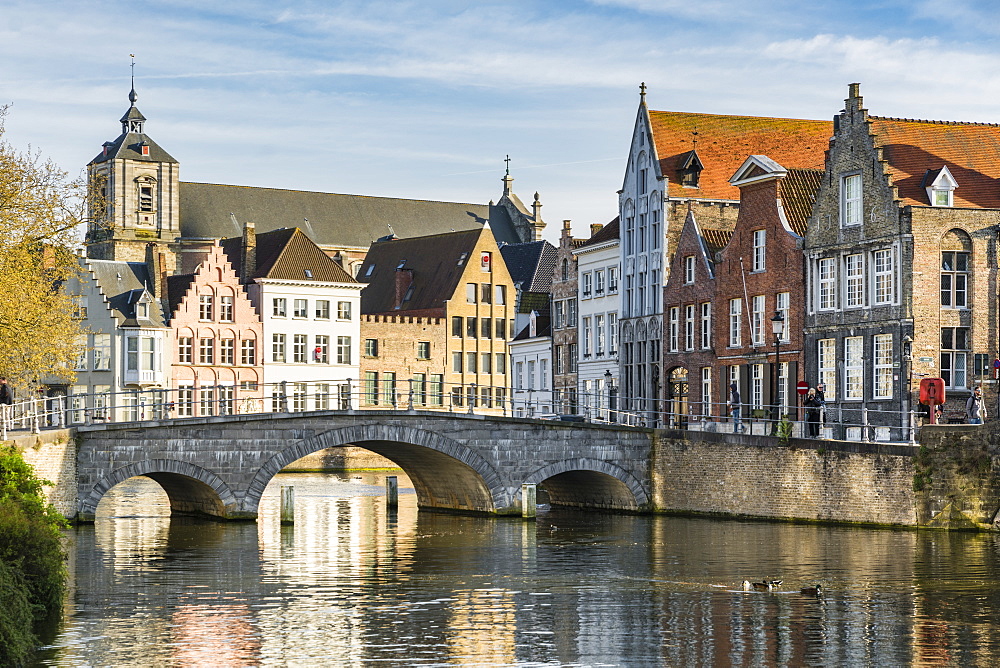 Bridge and houses on Langerei canal, Bruges, West Flanders province, Flemish region, Belgium, Europe