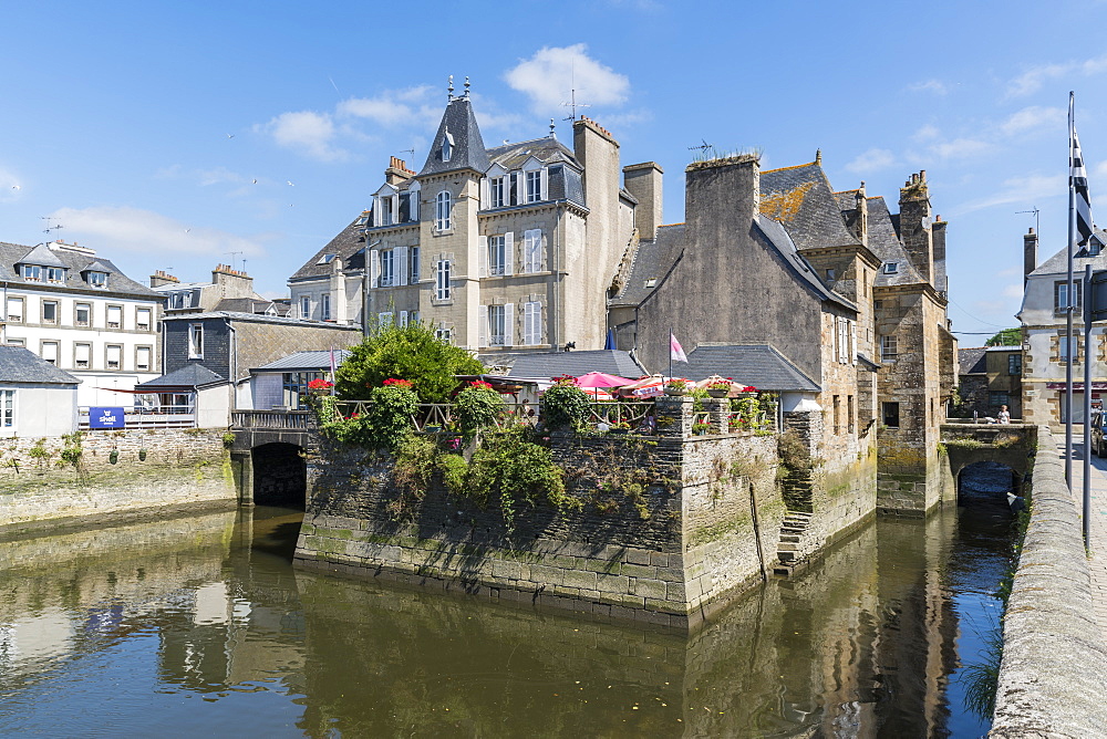 The inhabited Rohan bridge on Elorn River, Landerneau, Finistere, Brittany, France, Europe