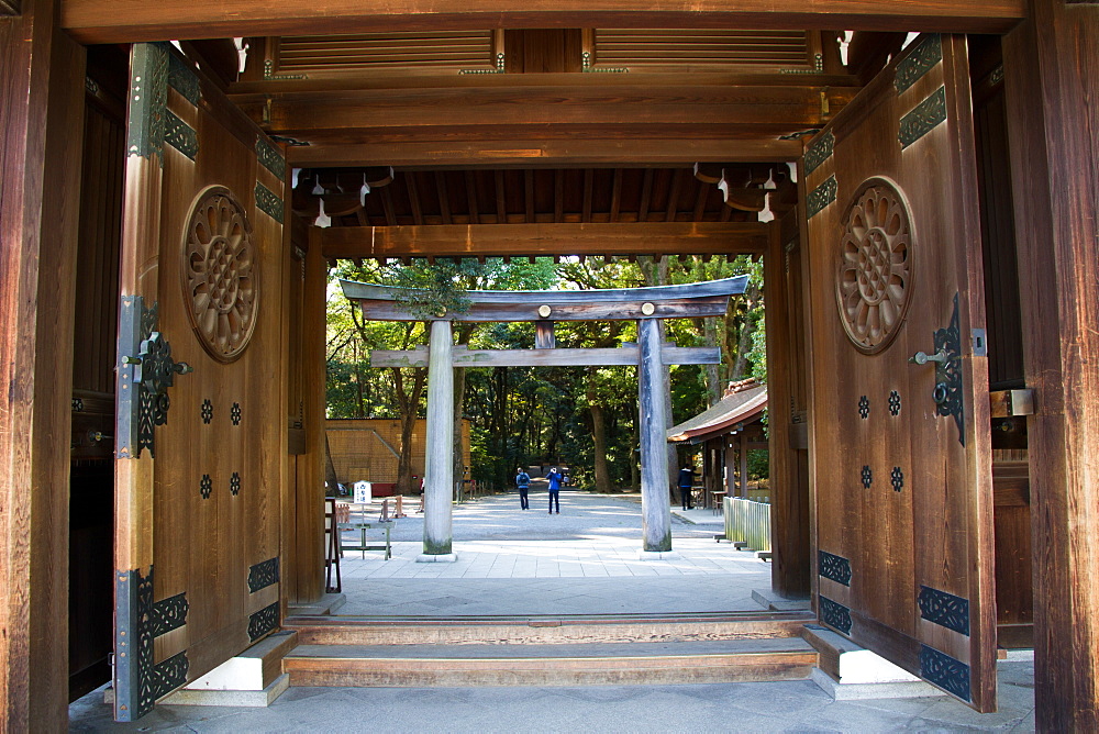 The Meiji Shrine Torii gate, Yoyogi Park, Tokyo, Japan, Asia