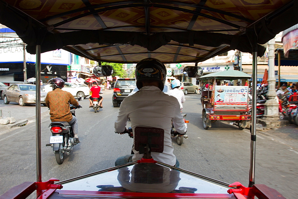 A passenger's view of a Tuk-tuk driver on the streets of Phnom Penh, Cambodia, Indochina, Southeast Asia, Asia