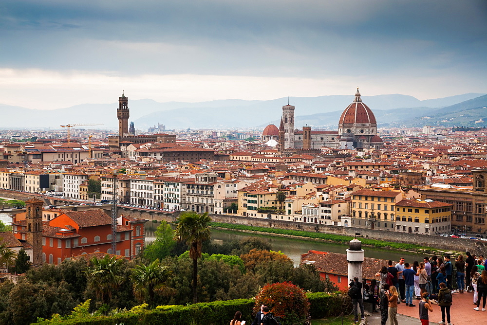 Florence panorama from Piazzale Michelangelo with Ponte Vecchio and Duomo, Florence, UNESCO World Heritage Site, Tuscany, Italy, Europe