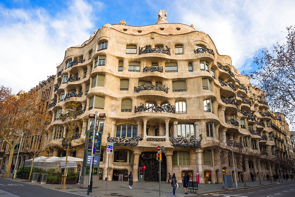 Casa Mila (La Pedrera) (Open Quarry) by Antoni Gaudi, UNESCO World Heritage Site, Paseo de Gracia Avenue, Barcelona, Catalonia, Spain, Europe