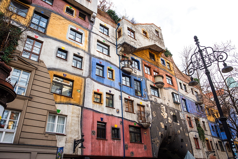 Hundertwasserhaus, Expressionist landmark and public housing, designed by Friedenreich Hundertwasser, Vienna, Austria, Europe