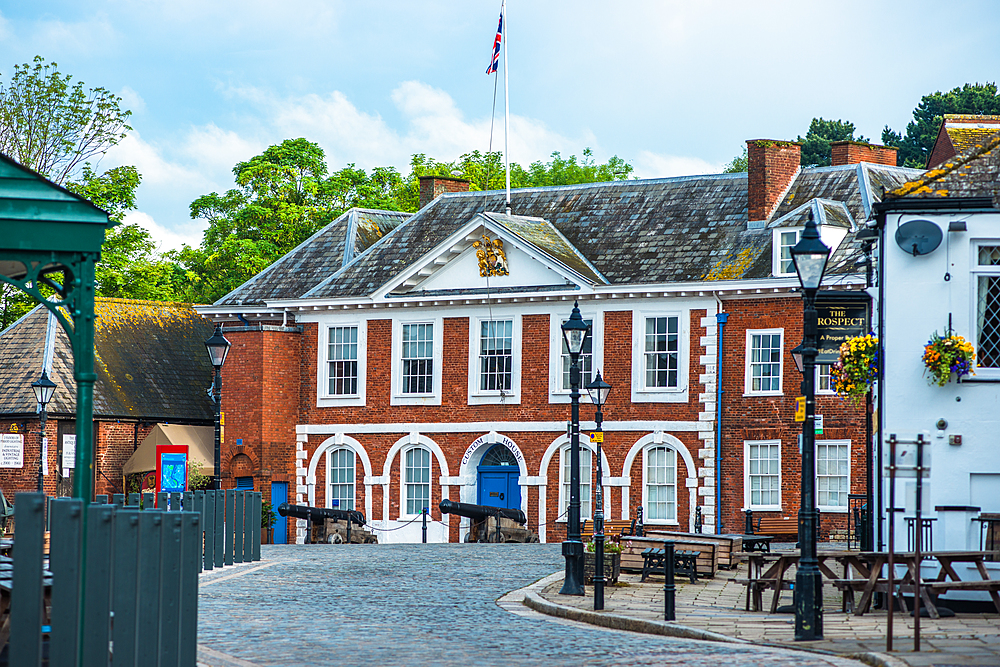 The Old Custom House on Exeter Quay, built in 1680, Devon, England, United Kingdom, Europe