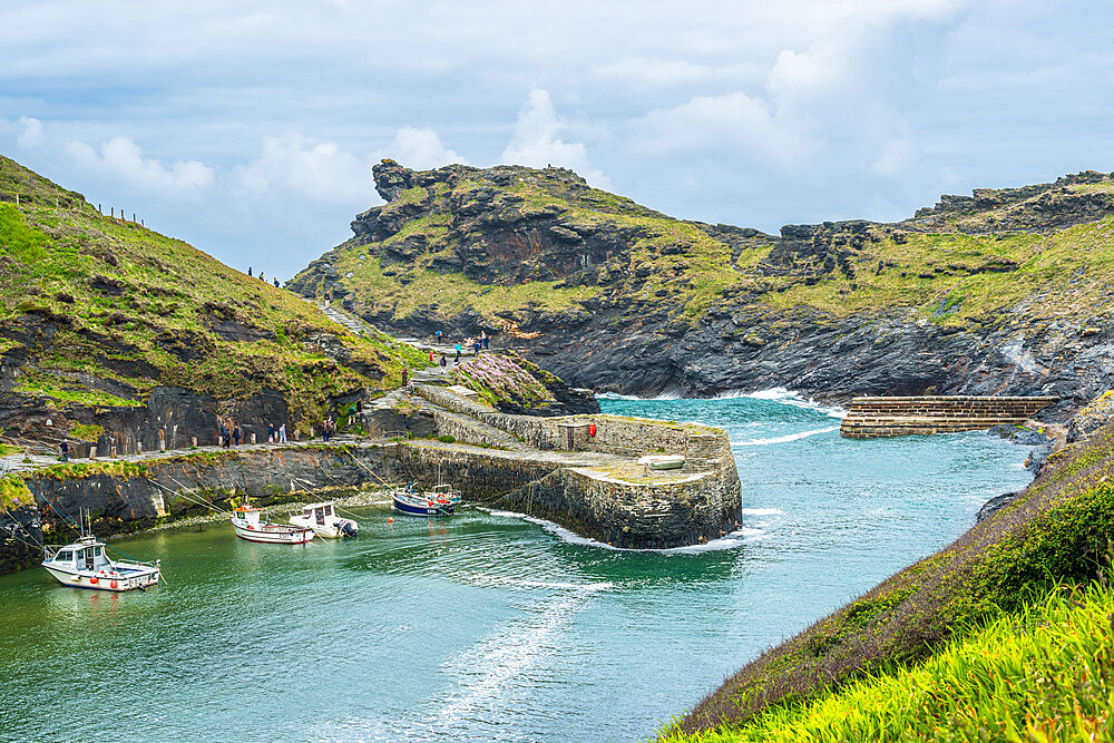 Boscastle Harbour entrance, Atlantic coast, Cornwall, England, United Kingdom, Europe