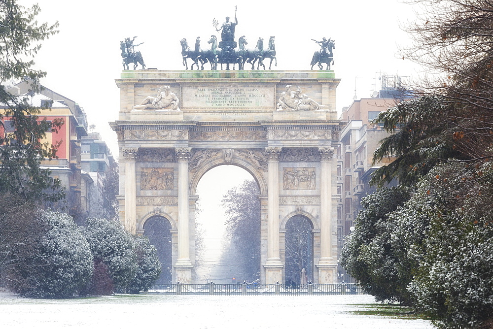 Arch of Peace after a snowfall, Milan, Lombardy, Northern Italy, Italy, Europe