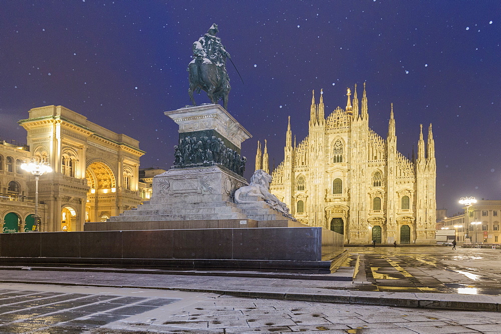 Monument of Napoleon in Piazza Duomo during a snowfall at twilight, Milan, Lombardy, Northern Italy, Italy, Europe