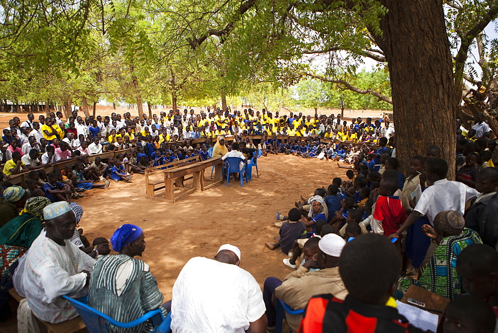 Students at a junior High School watch a play about teenage pregnancy put on by the schools Gender Club, Ghana, West Africa, Africa