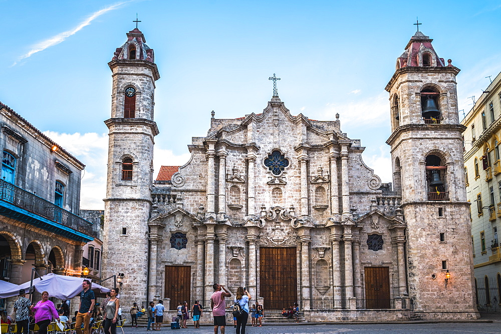 La Catedral de la Virgen Maria in La Habana Vieja, UNESCO World Heritage Site, Plaza de la Catedral, Old Havana, Cuba, West Indies, Caribbean, Central America