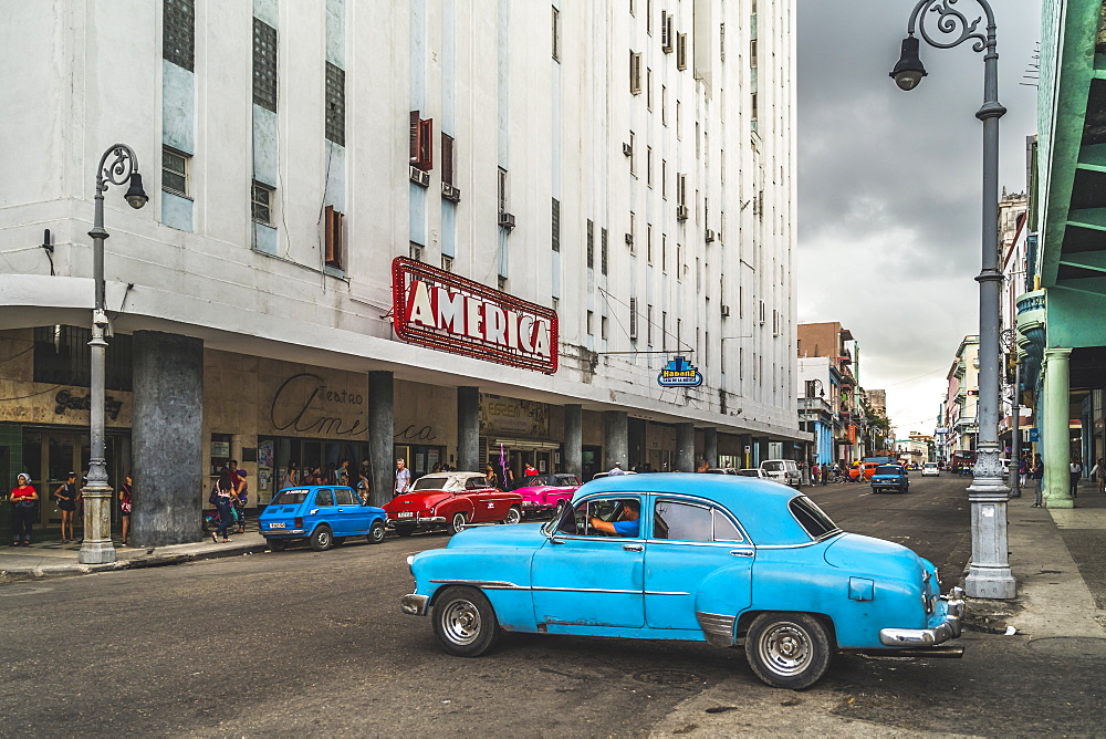 Old vintage cars parked outside Teatro America, La Habana (Havana), Cuba, West Indies, Caribbean, Central America