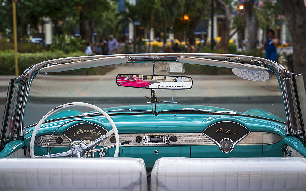 Vintage American taxi car interior, Havana at dusk, La Habana, Cuba, West Indies, Caribbean, Central America