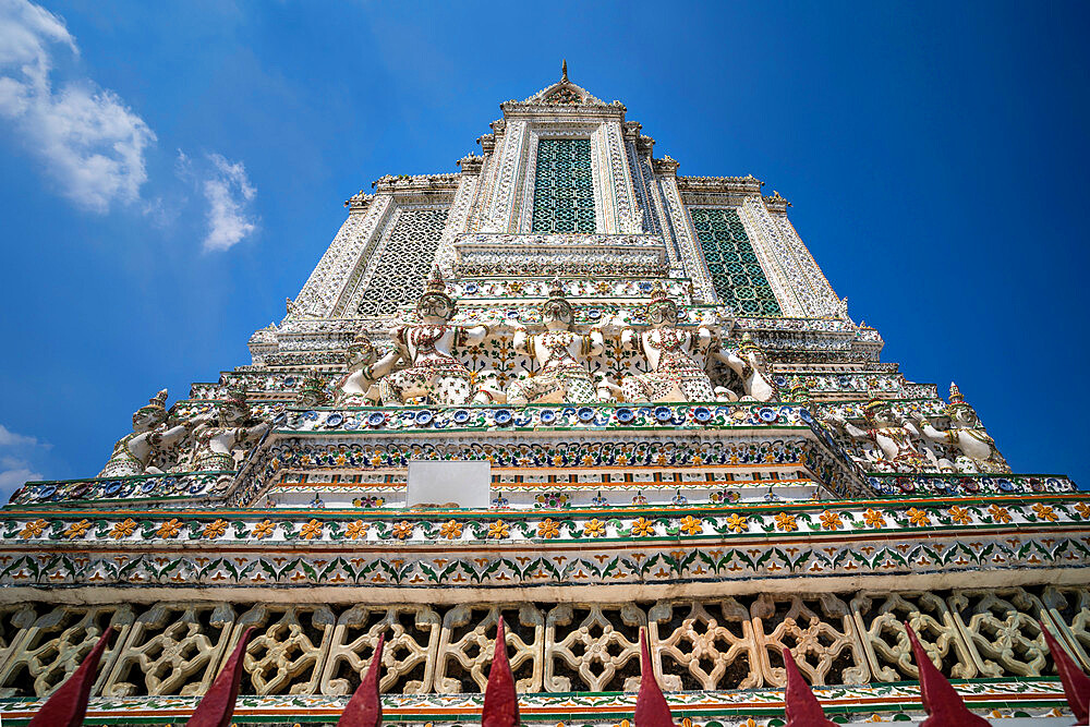 Wat Arun Ratchavararam (The Temple of Dawn), Bangkok, Thailand, Southeast Asia, Asia