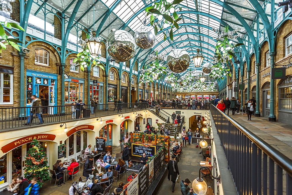 Apple Market at Christmas, Covent Garden, London, England, United Kingdom, Europe